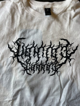 画像をギャラリービューアに読み込む, 𝙑𝙀𝙉𝙄𝘾𝙀 𝟴 𝘾𝙊𝙁𝙁𝙀𝙀 𝙃𝙊𝙐𝙎𝙀 ORIGINAL DEATH METAL T-SHIRT / BLACK
