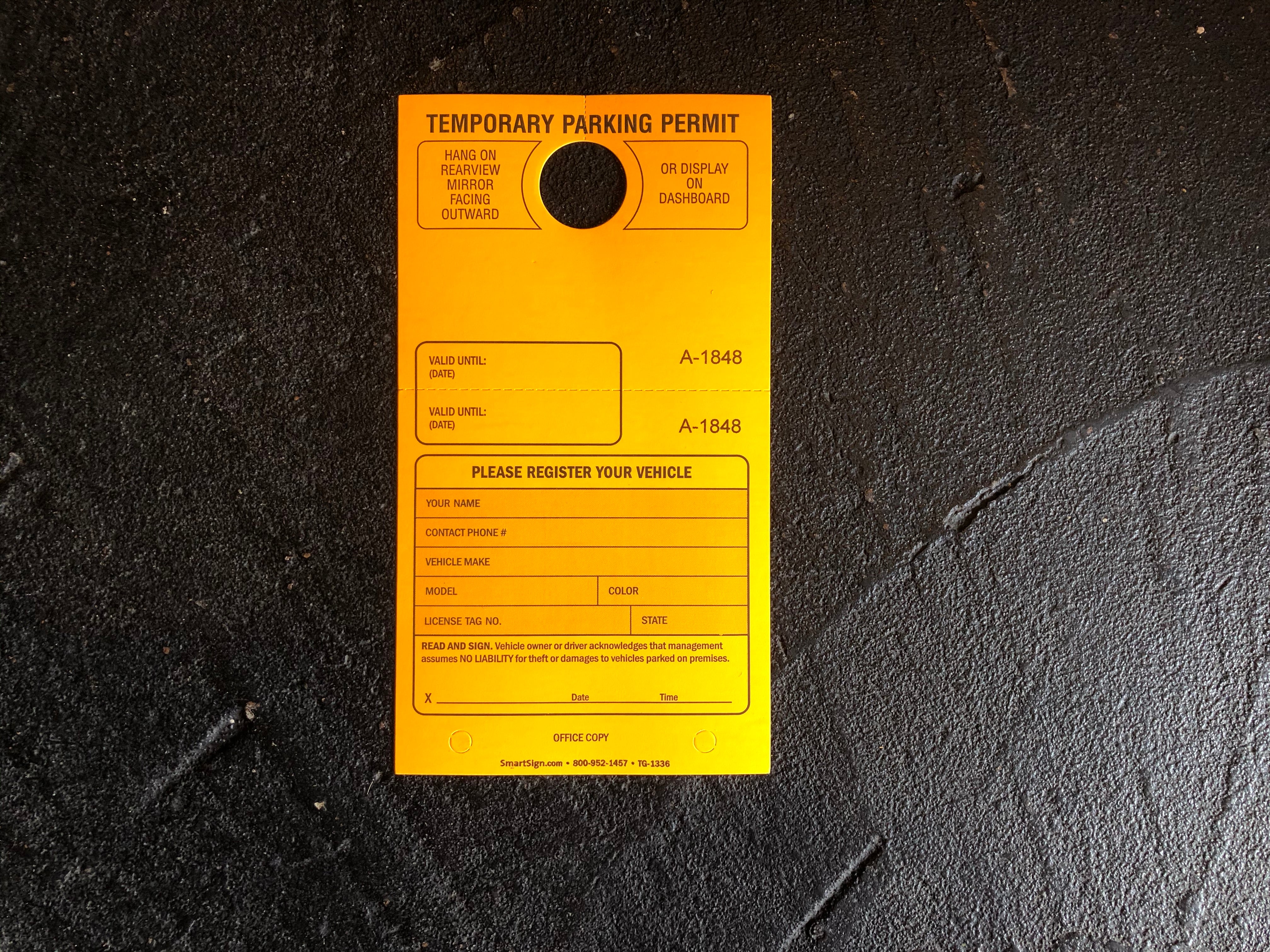 Temporary Parking Permit” (パーキング・パーミット・駐車許可証