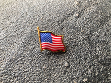 画像をギャラリービューアに読み込む, AMERICAN FLAG LAPEL PINS (アメリカ・国旗・ピンズ)
